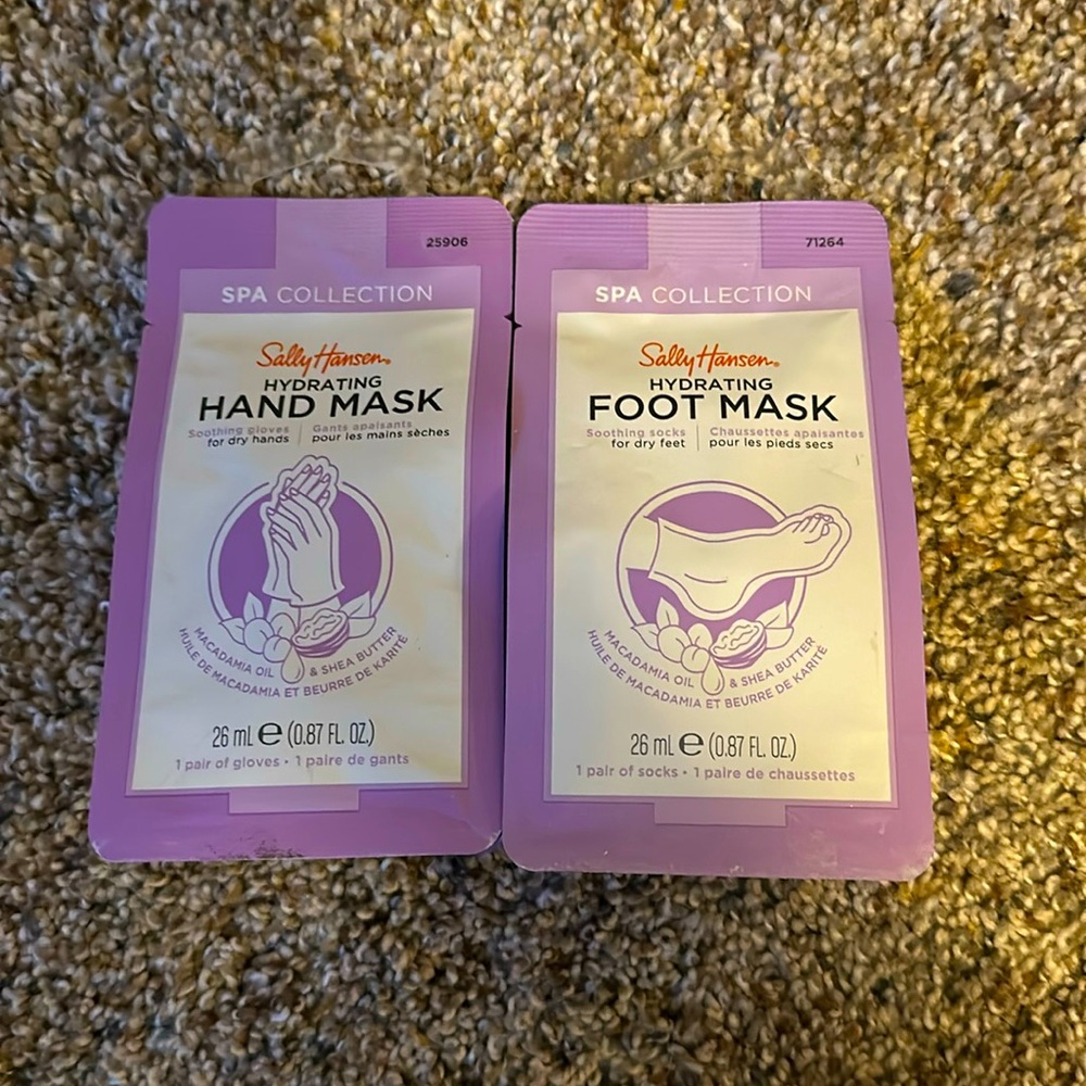 Sally Handsen hand and foot mask!
Spa collection, never opened!